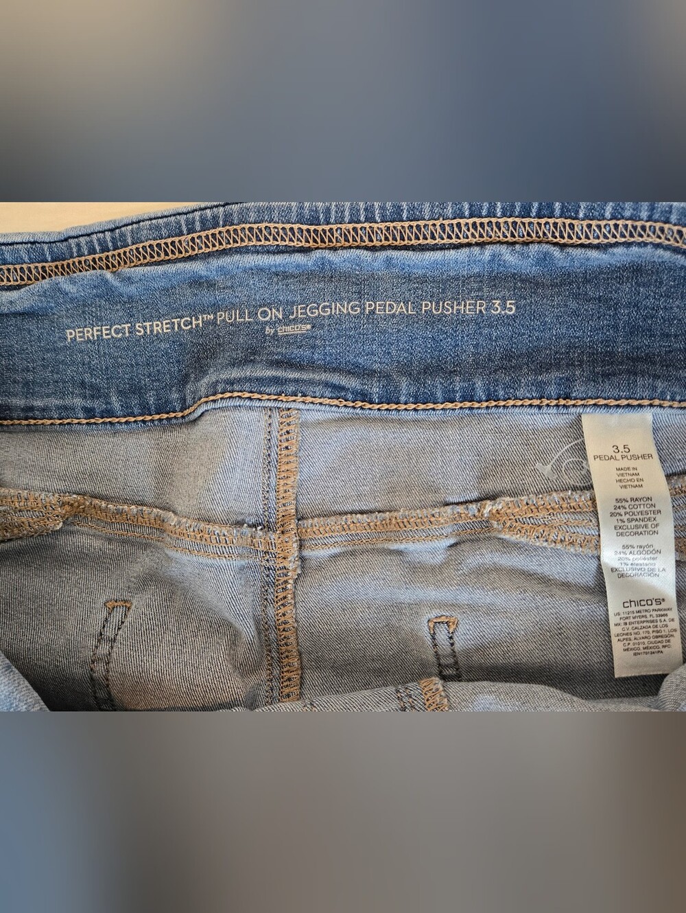Chico's Embroidered Light Blue Stretch Pull-On Jegging Pedal Pusher In Size 3.5